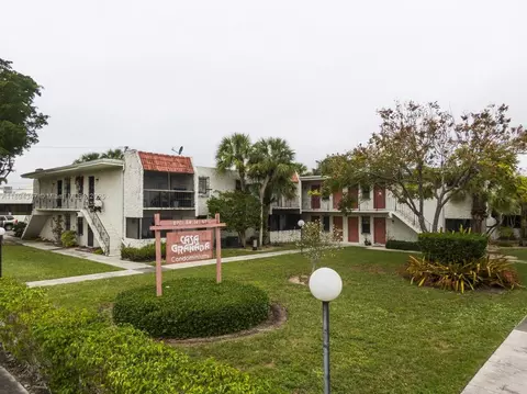 8701 SW 141st St #L5, Palmetto Bay, FL 33176