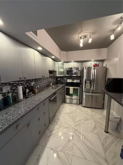 300 Bayview Dr #2014, Sunny Isles Beach, FL 33160