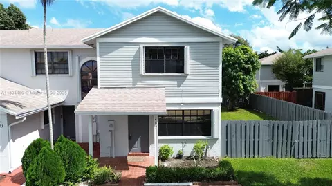 267 NW 106th Ter, Pembroke Pines, FL 33026