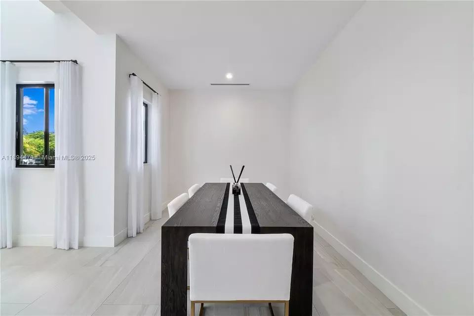 Dining - 12250 SW 103rd Ter, Miami, FL 33186 photo 2 of 2