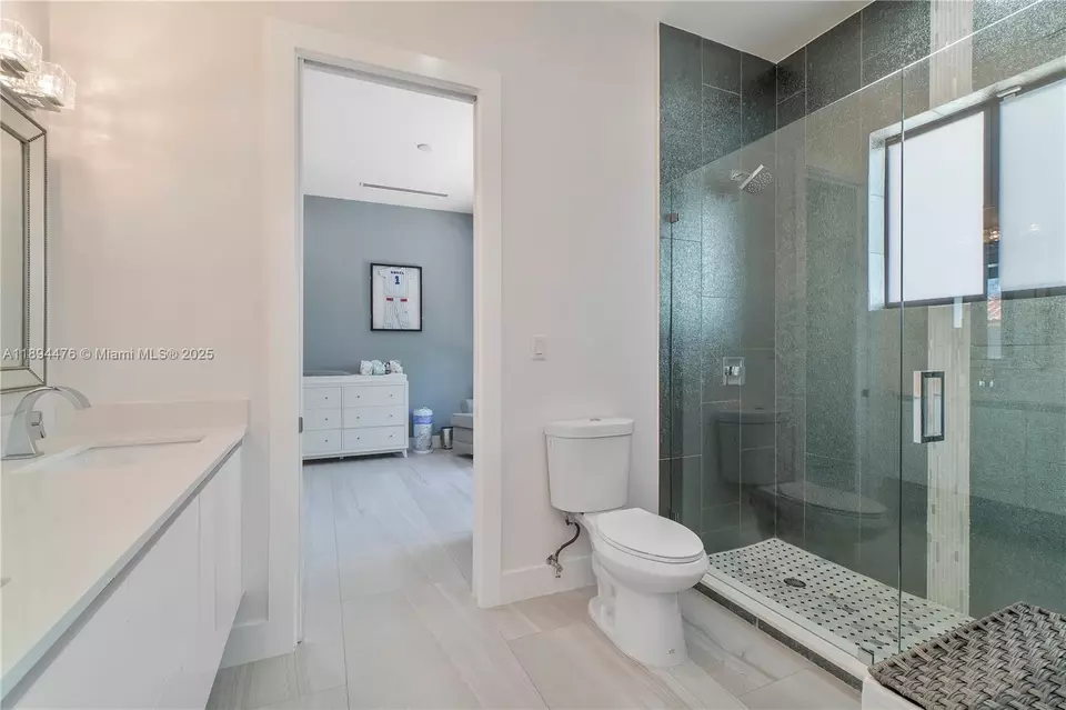 Bath - 12250 SW 103rd Ter, Miami, FL 33186 photo 5 of 9