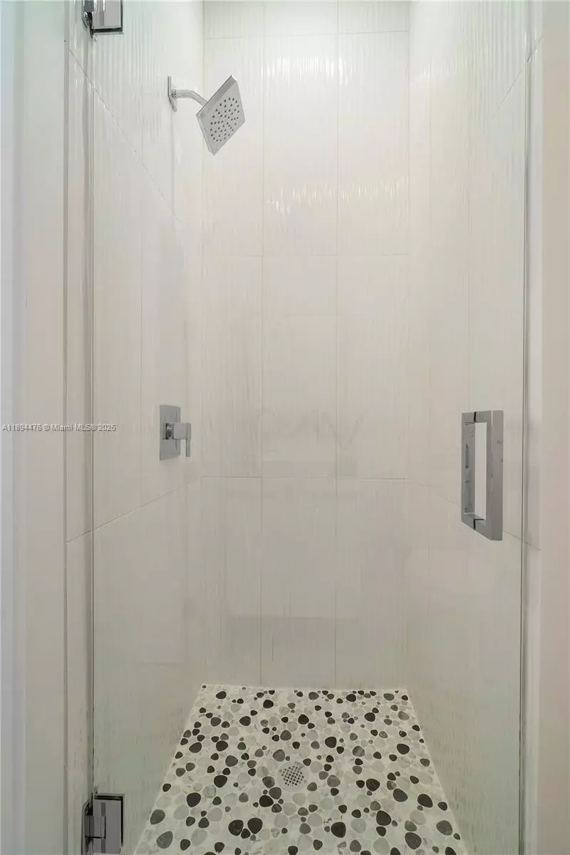 Bath - 12250 SW 103rd Ter, Miami, FL 33186 photo 9 of 9
