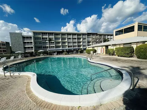 330 SE 2nd St #102H, Hallandale Beach, FL 33009