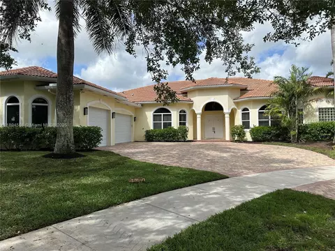 2273 Phoenix Ave, Davie, FL 33324