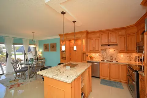 1250 W 26th Pl #208, Hialeah, FL 33010