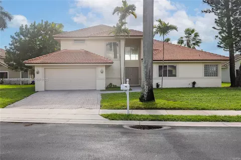 1361 SW 104th Ave, Pembroke Pines, FL 33025