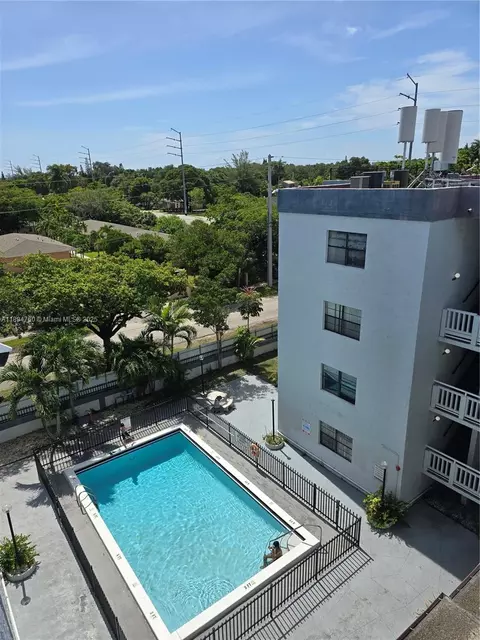 13500 NE 3rd Ct #423, North Miami, FL 33161
