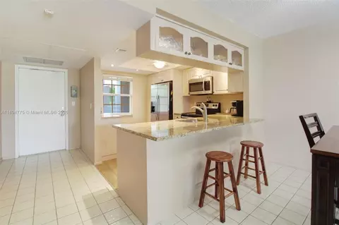 605 Oaks Dr #305, Pompano Beach, FL 33069