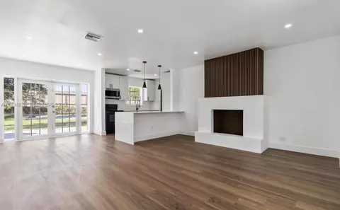 2411 SW 50th Ter, Fort Lauderdale, FL 33317
