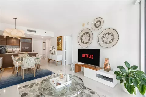 475 Brickell Ave #3111, Miami, FL 33131