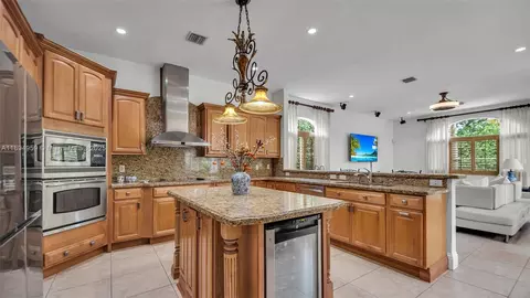 Kitchen - 2850 SW 137th Path, Miami, FL 33175 photo 4 of 7