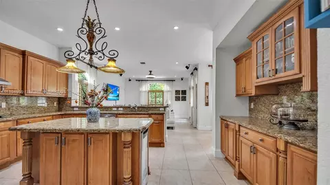 Kitchen - 2850 SW 137th Path, Miami, FL 33175 photo 5 of 7