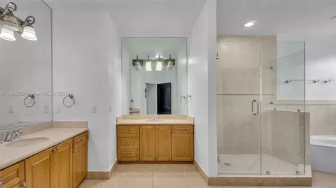 Bath - 2850 SW 137th Path, Miami, FL 33175 photo 3 of 6