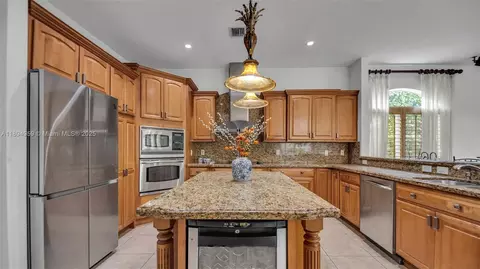 Kitchen - 2850 SW 137th Path, Miami, FL 33175 photo 3 of 7
