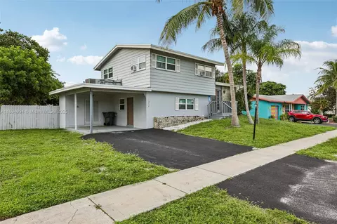 214 SW 4th St, Boca Raton, FL 33432