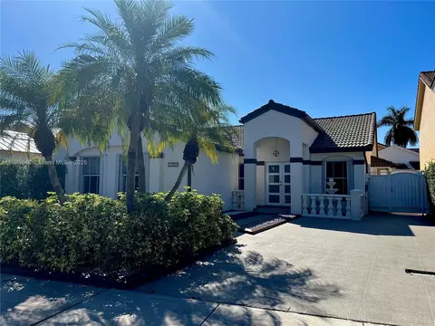 14352 SW 90th St, Miami, FL 33186