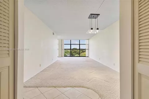 600 Parkview Dr #625, Hallandale Beach, FL 33009