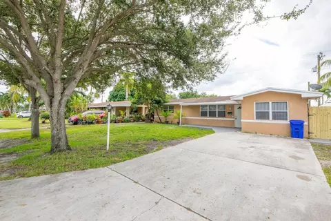 7720 NW 15th St, Pembroke Pines, FL 33024