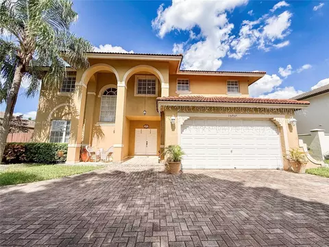 15757 SW 102nd St, Miami, FL 33196