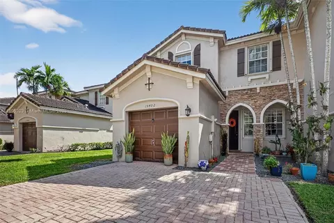 15402 SW 8th Ln, Miami, FL 33194