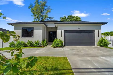 2725 NW 21st Ave, Oakland Park, FL 33311