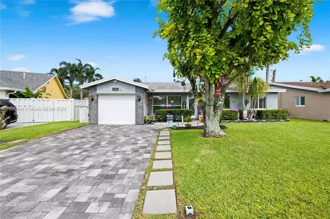 11741 NW 43rd Pl, Sunrise, FL 33323