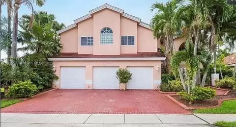 965 NW 201 Way, Pembroke Pines, FL 33029