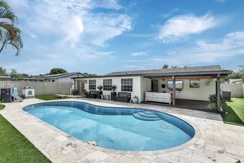 6821 NW 6th St, Margate, FL 33063