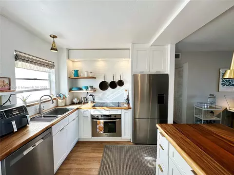 7850 Byron Ave #307, Miami Beach, FL 33141