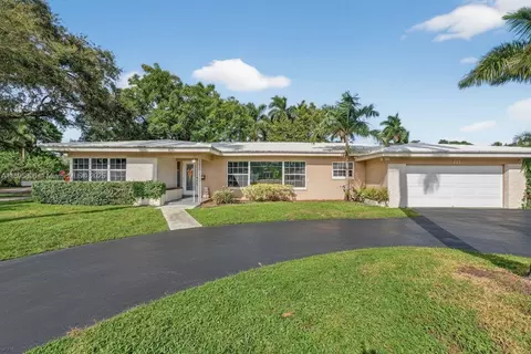 801 Holly Ln, Plantation, FL 33317