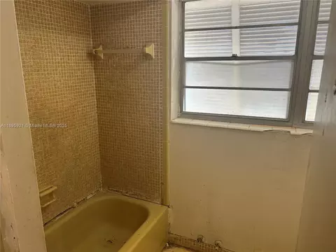 Bath - 7090 W 2nd Ct, Hialeah, FL 33014 photo 2 of 2