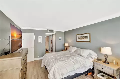 7601 E Treasure Dr #1410, North Bay Village, FL 33141