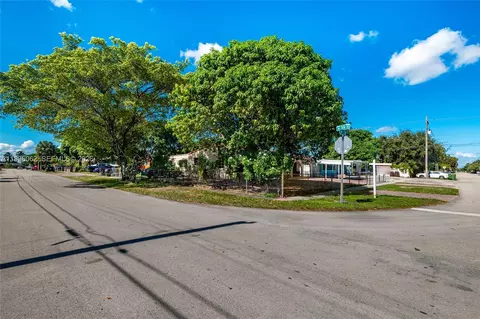 3920 W 3rd Ave, Hialeah, FL 33012 photo 2