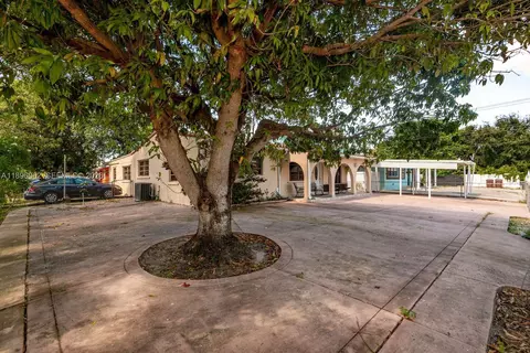 3920 W 3rd Ave, Hialeah, FL 33012 photo 3