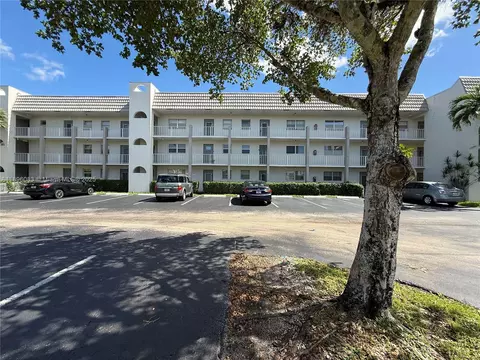 8450 Sunrise Lakes Blvd #111, Sunrise, FL 33322