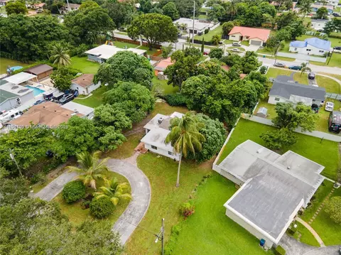 28 NE 164th St, Miami, FL 33162
