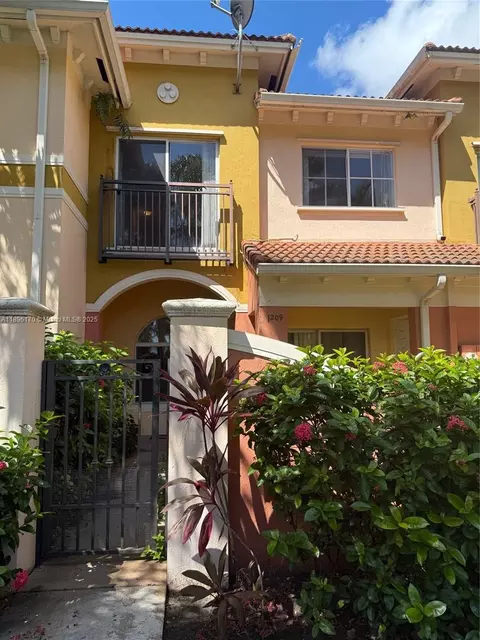 1209 Santa Catalina Ln, North Lauderdale, FL 33068