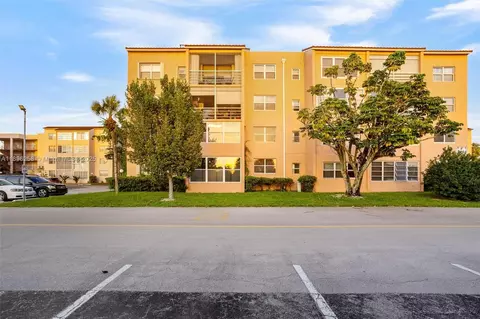 2861 Somerset Dr #203, Lauderdale Lakes, FL 33311