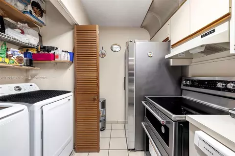 Other - 4191 W 10th Ave, Hialeah, FL 33012 photo 3 of 9