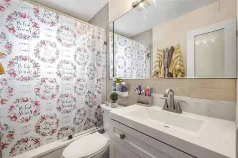 Bath - 4191 W 10th Ave, Hialeah, FL 33012 photo 1 of 2