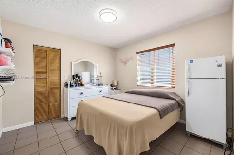 Bedroom - 4191 W 10th Ave, Hialeah, FL 33012 photo 2 of 5
