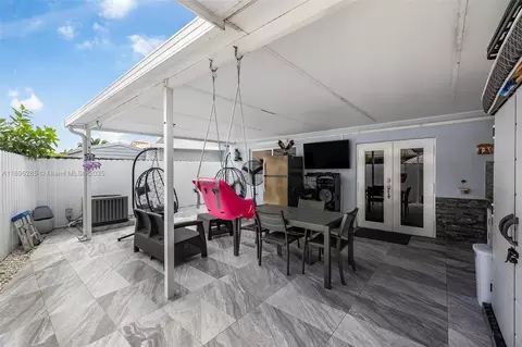Exterior - 4191 W 10th Ave, Hialeah, FL 33012 photo 4 of 4