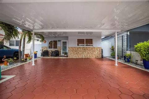 Exterior - 4191 W 10th Ave, Hialeah, FL 33012 photo 1 of 4