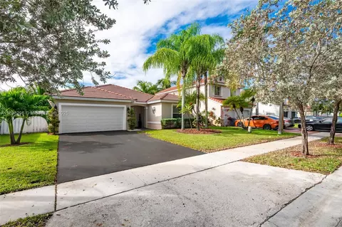 19190 NW 24th Pl, Pembroke Pines, FL 33029