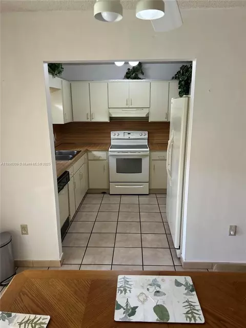 665 E 31st St, Hialeah, FL 33013 photo 30