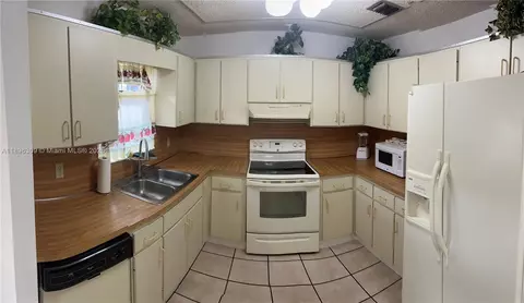 665 E 31st St, Hialeah, FL 33013 photo 31