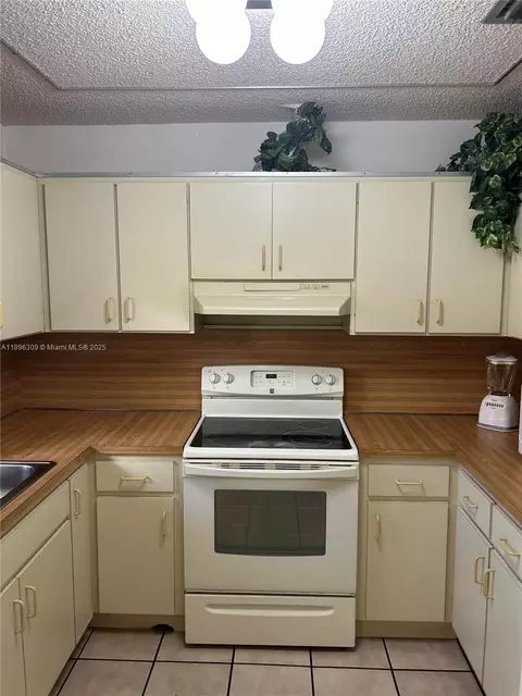 665 E 31st St, Hialeah, FL 33013 photo 32