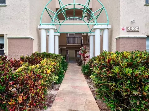 4400 NW 30th St #224, Coconut Creek, FL 33066