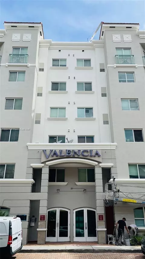 6001 SW 70th St #231, South Miami, FL 33143