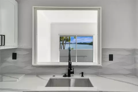 500 Bayview Dr #118, Sunny Isles Beach, FL 33160
